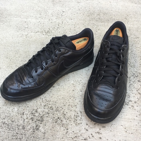 nike leather tennis shoes mens